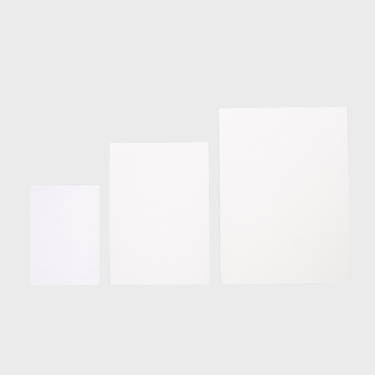 White card signage tags with a clean surface for visible retail messaging.