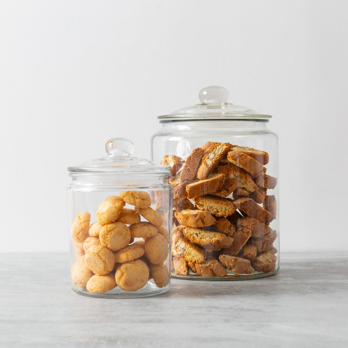 Glass jar with sealable lid.