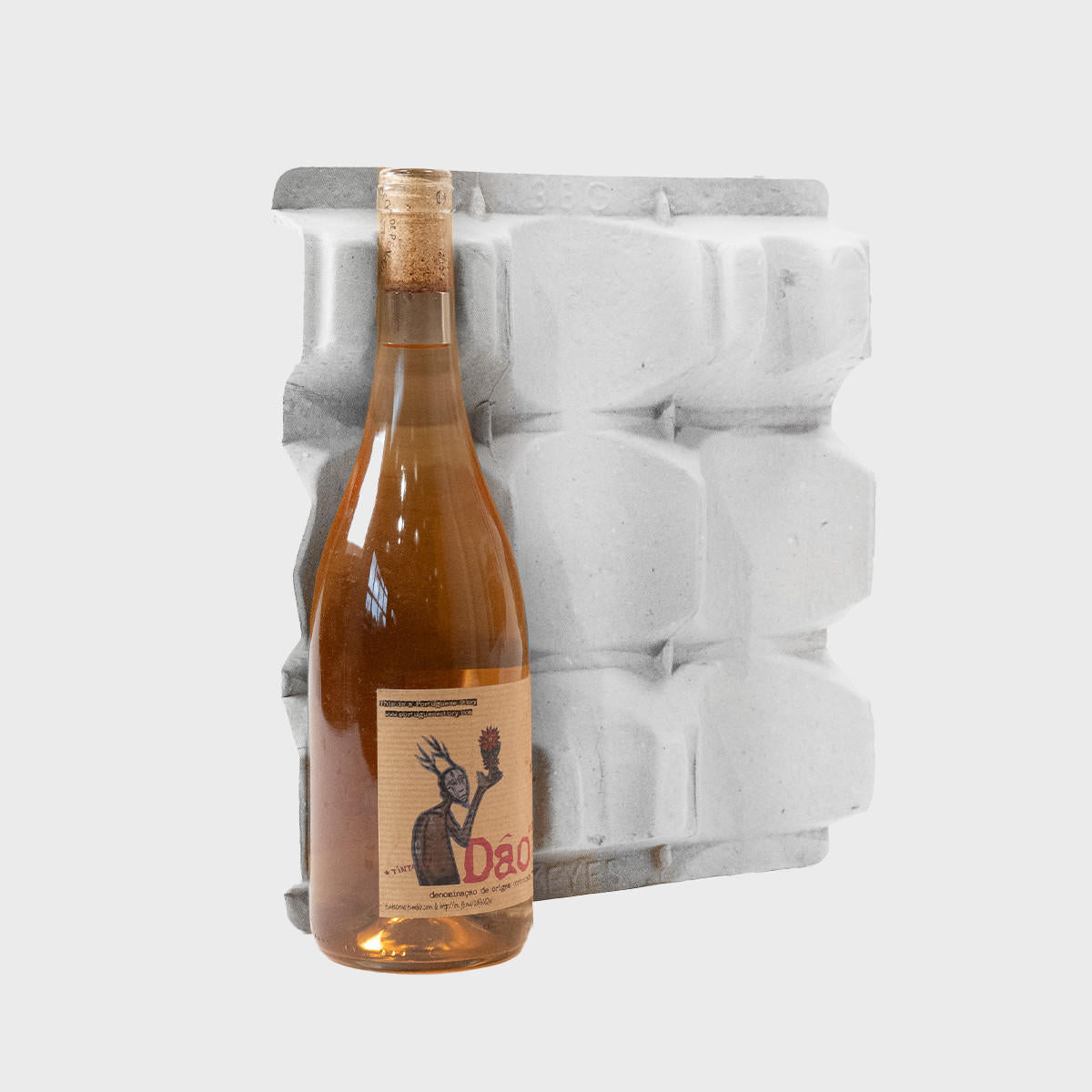 3 bottle pulp tray for bordeaux and burgundy bottle with structured, low-profile walls and open-top design.