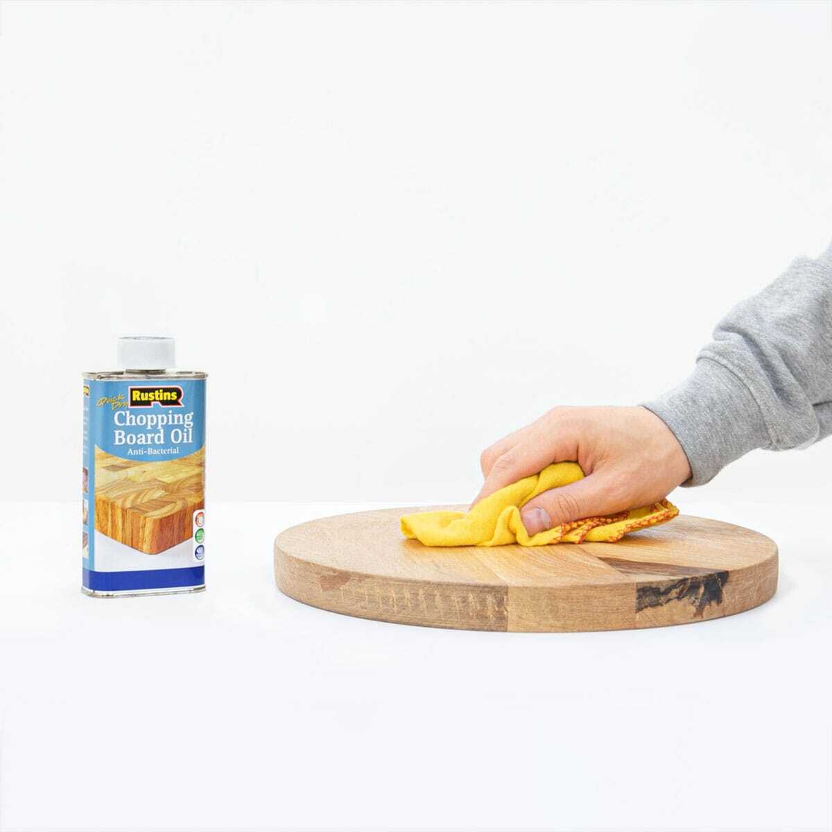 Antibacterial chopping board oil 250ml crafted from durable hardwood with natural grain detail.