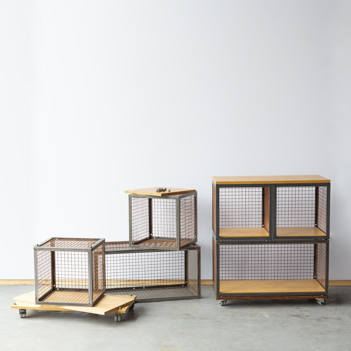 BRIX five panel wire unit 400 x 400mm featuring a heavy-duty modular geometric profile layout.