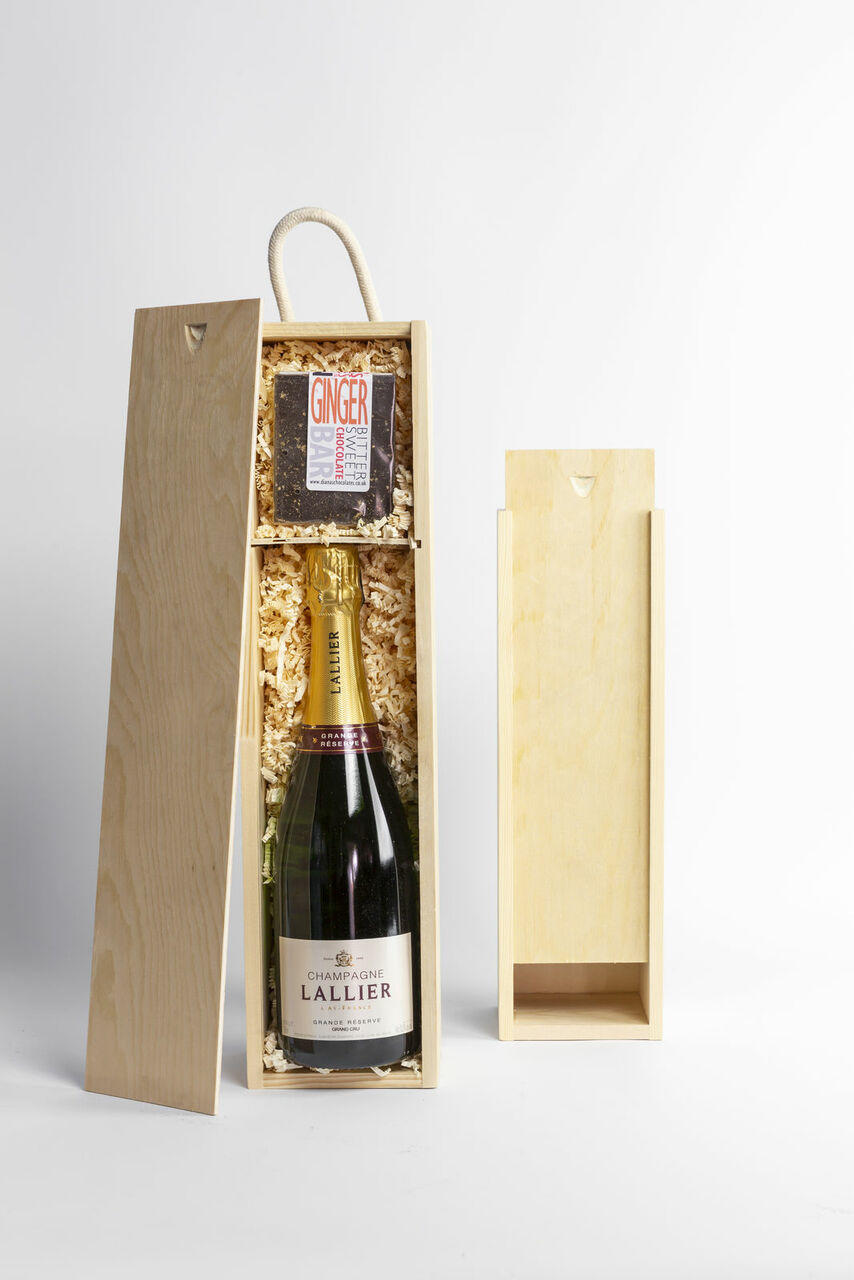 1 Bottle and gift wooden box with premium natural wood grain and secure hardware closures.