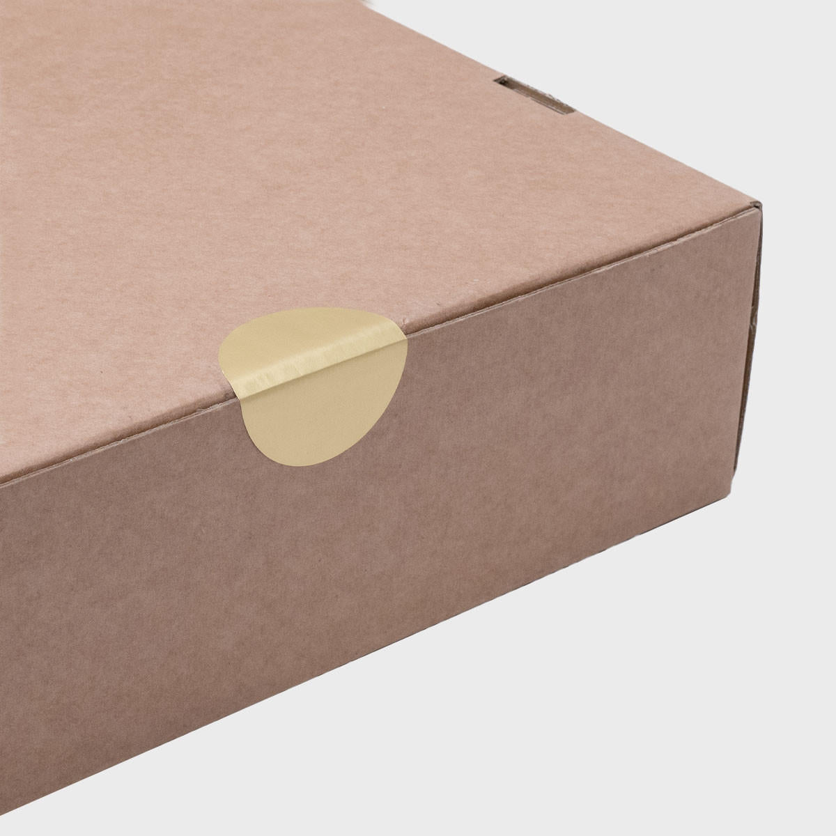 Paper sealing sticker (100 p/roll) with a high-quality finish used as a decorative accent.