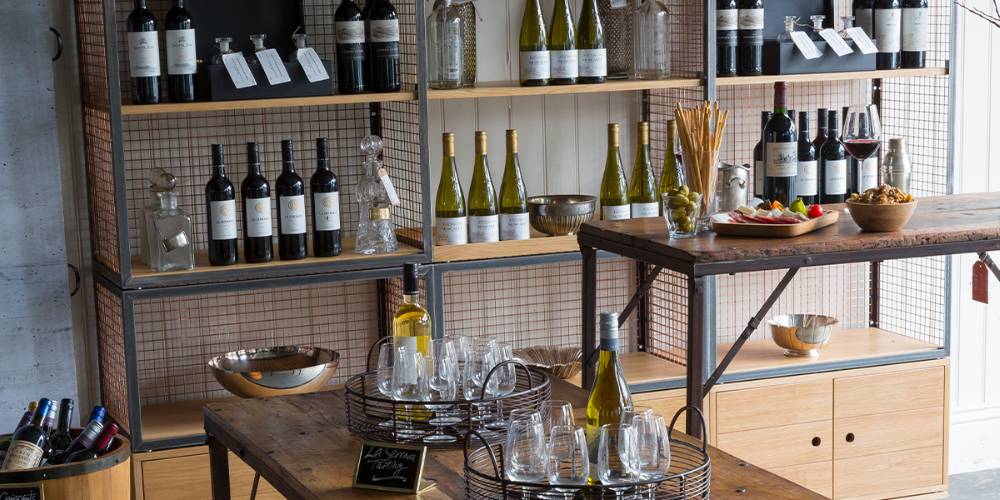 7 Clever retail marketing tips to boost wine sales in 2025