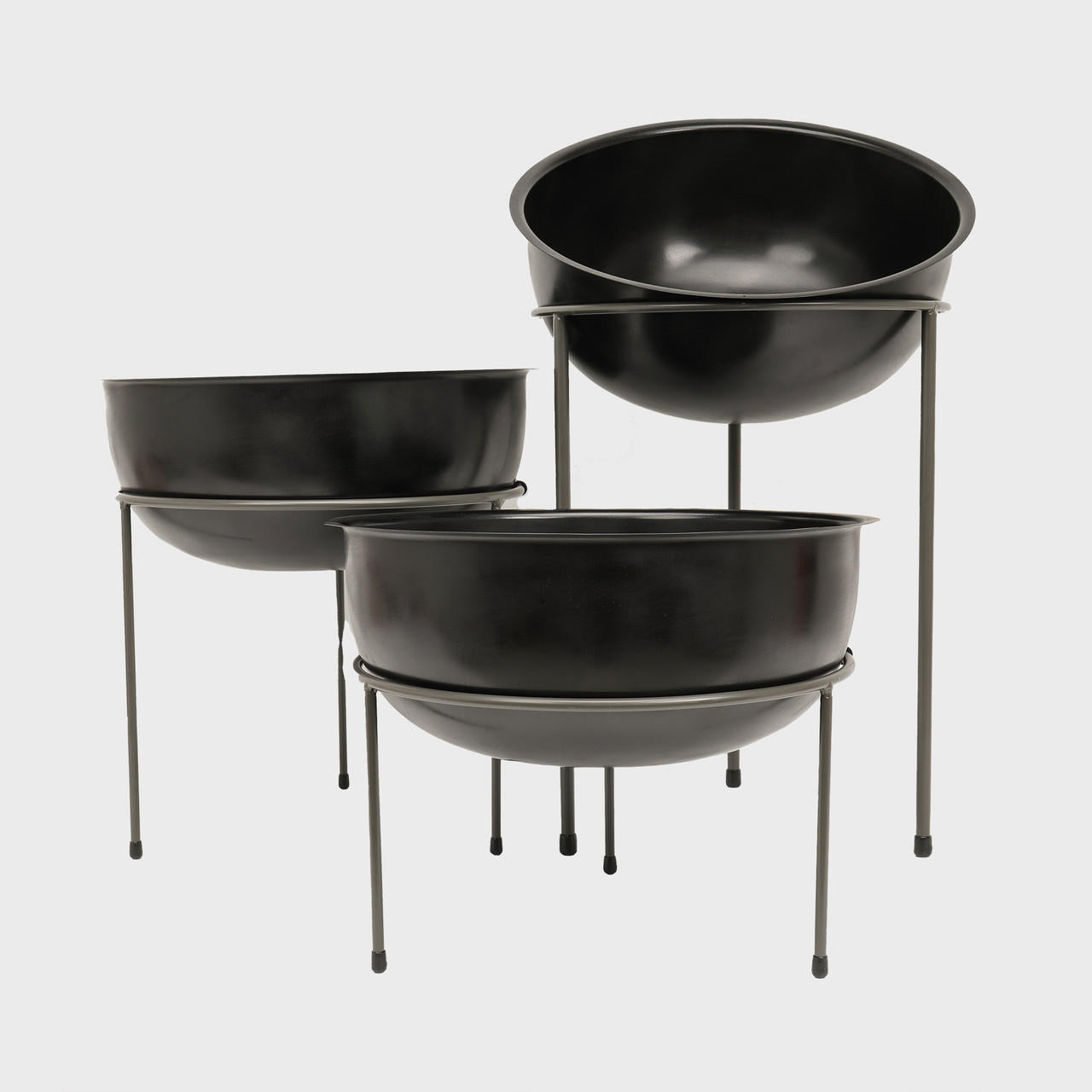 Matlock metal riser with kelso black bowl designed to add functional height and dimension.