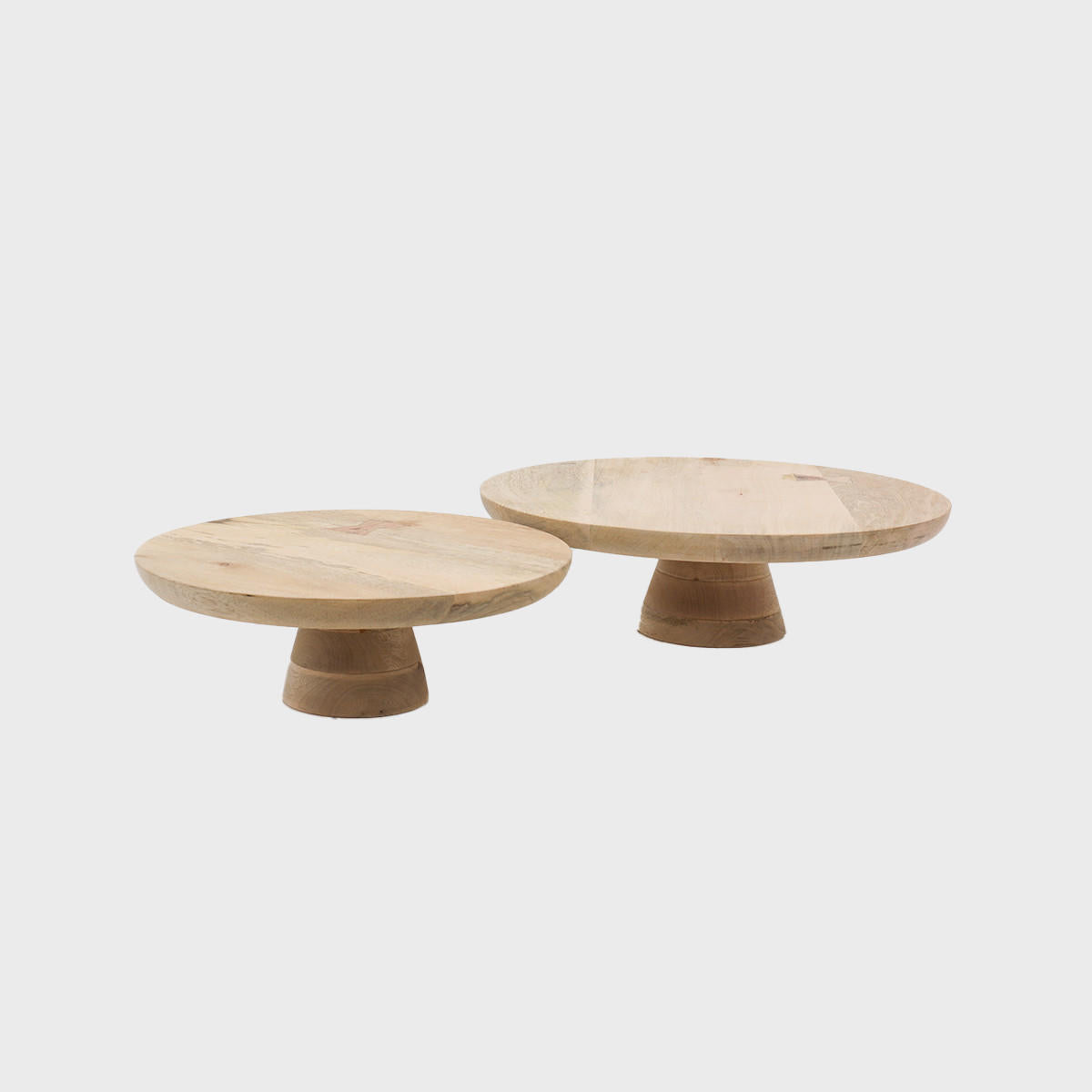 Mango wood wooden cake stand featuring a stable base and decorative scalloped edge.