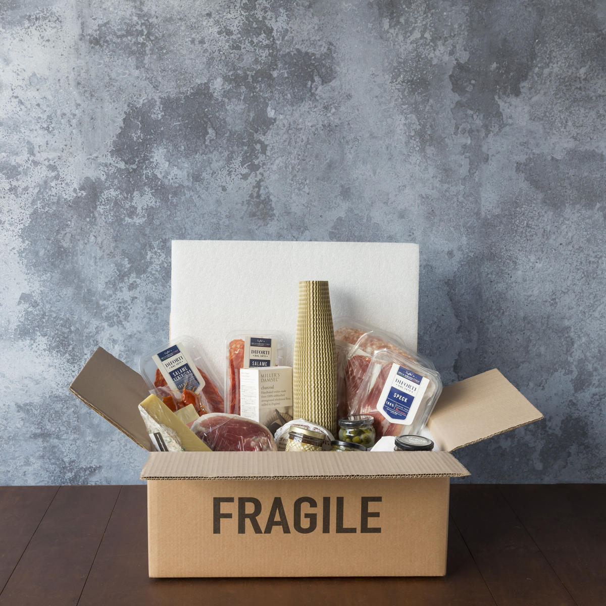1 bottle elasticated card protective sleeve made from robust corrugated cardboard for shock absorption.