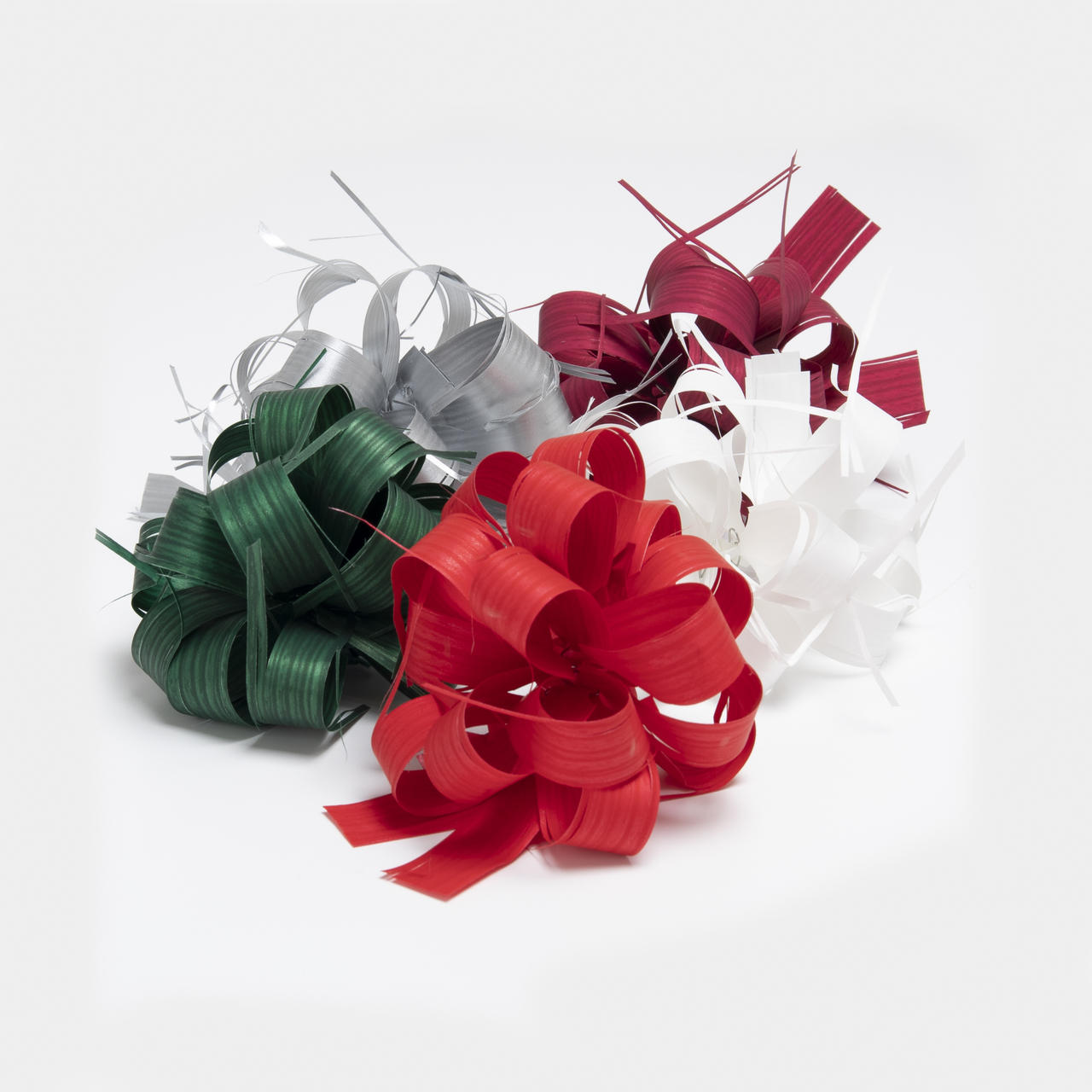 120mm Raffia pull bow with a high-quality finish used as a decorative accent.