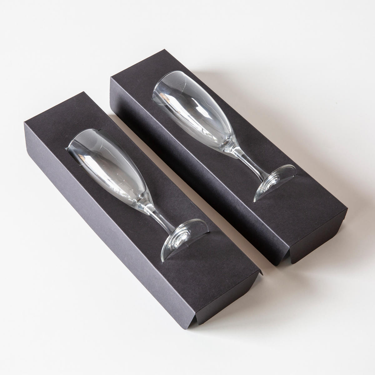 Card insert for princesa champagne flute.